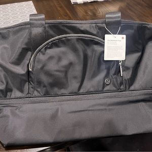 Lululemon Adventurer tote